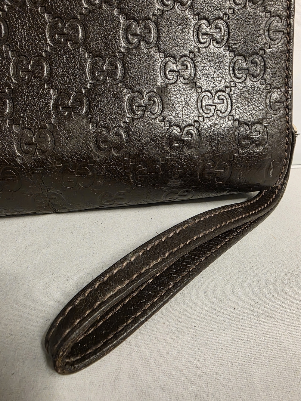 Gucci Men's Dark Brown Signature Leather Zip Clutch - Picture 6 of 10